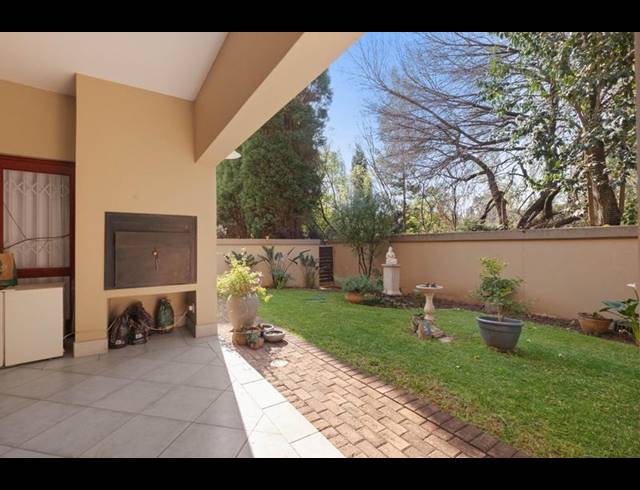 2 BEDROOM TOWNHOUSE FOR SALE IN HYDE PARK